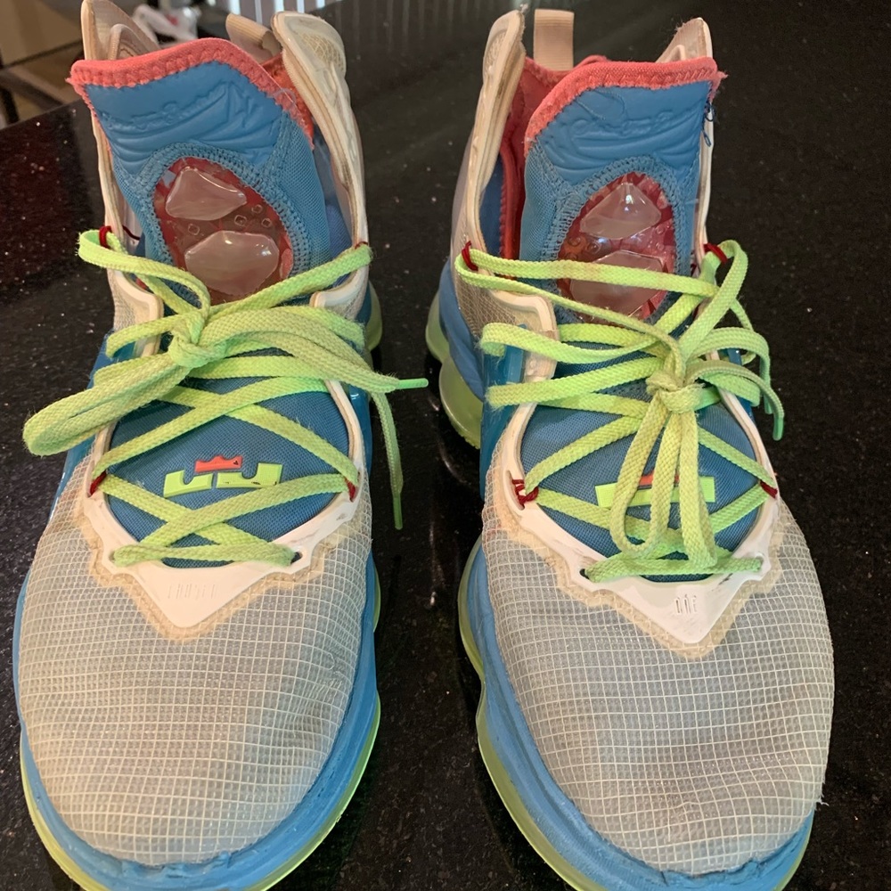 LeBron basketball men’s shoes